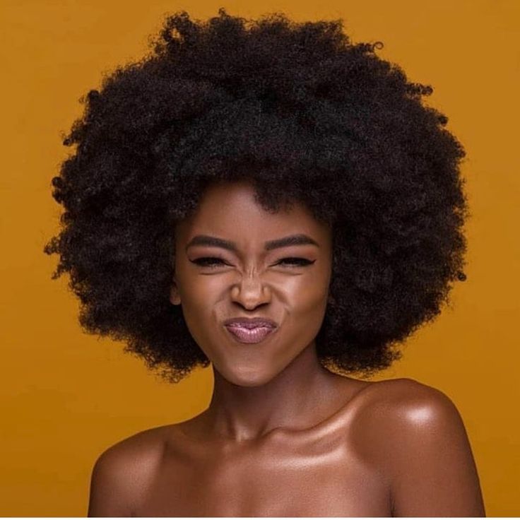 close up of 4C natural hair curl pattern texture afro hair type
