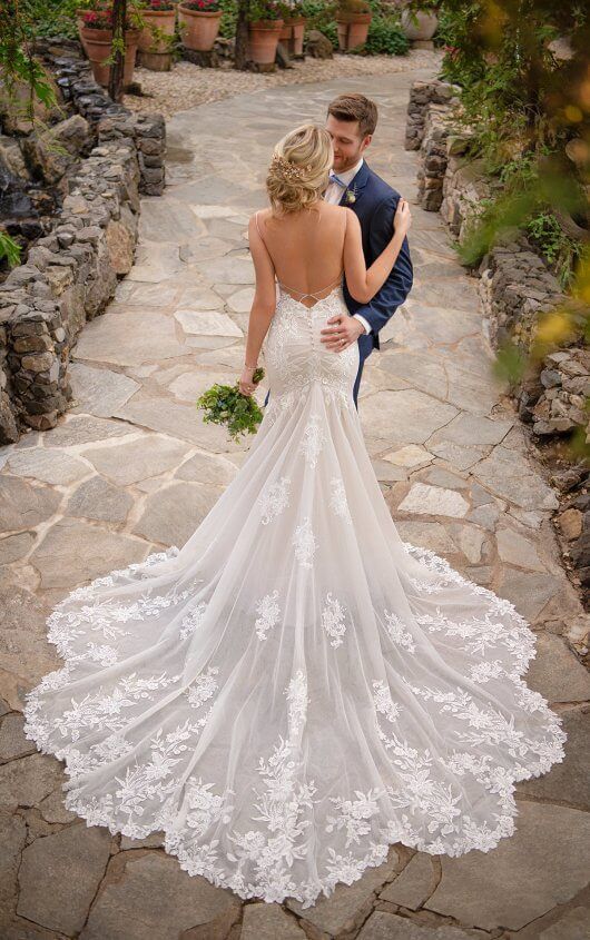Low back flare Wedding Dress 