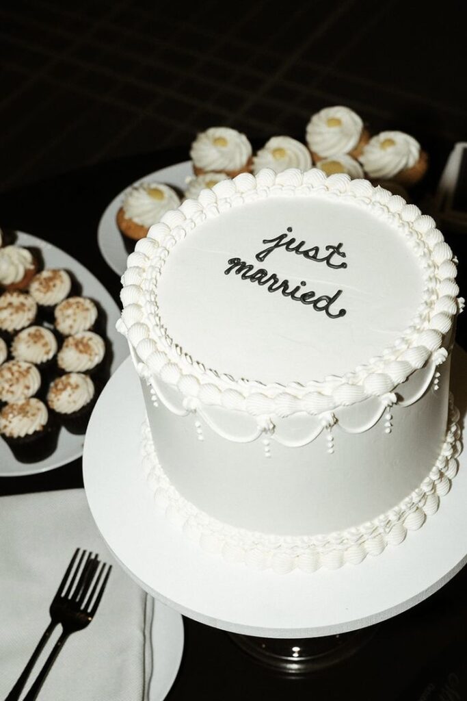 Single-Tier Wedding Cake
